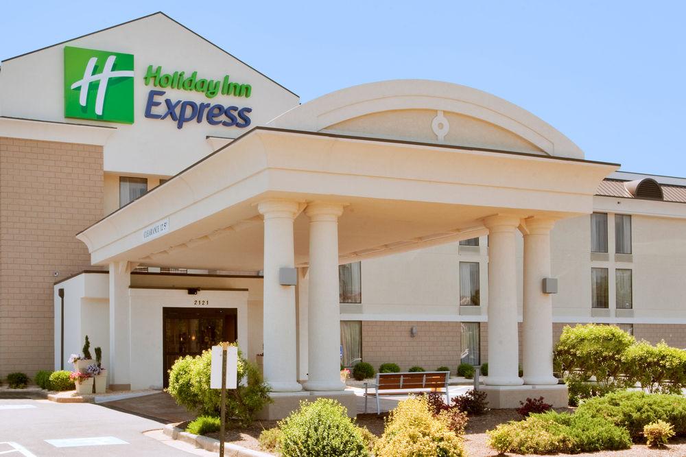 Holiday Inn Express Danville By Ihg Bagian luar foto