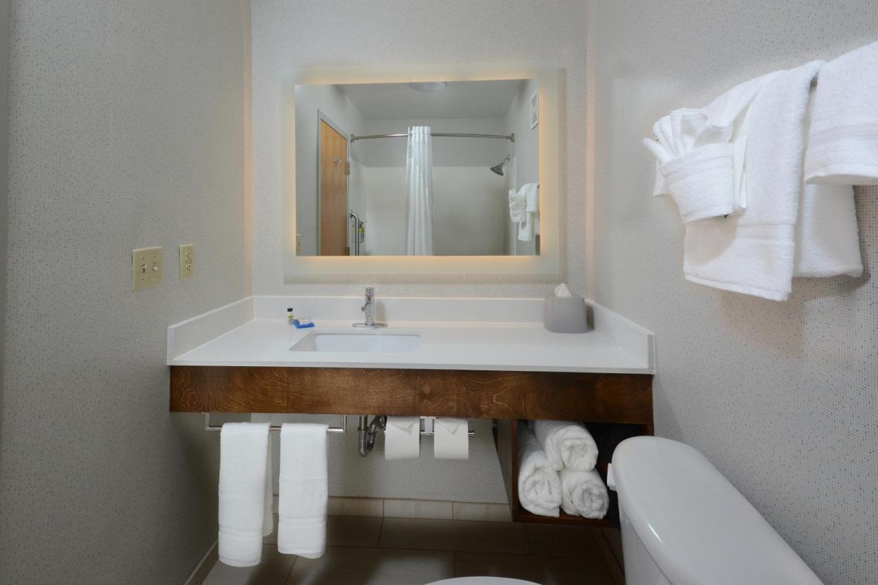 Holiday Inn Express Danville By Ihg Bagian luar foto