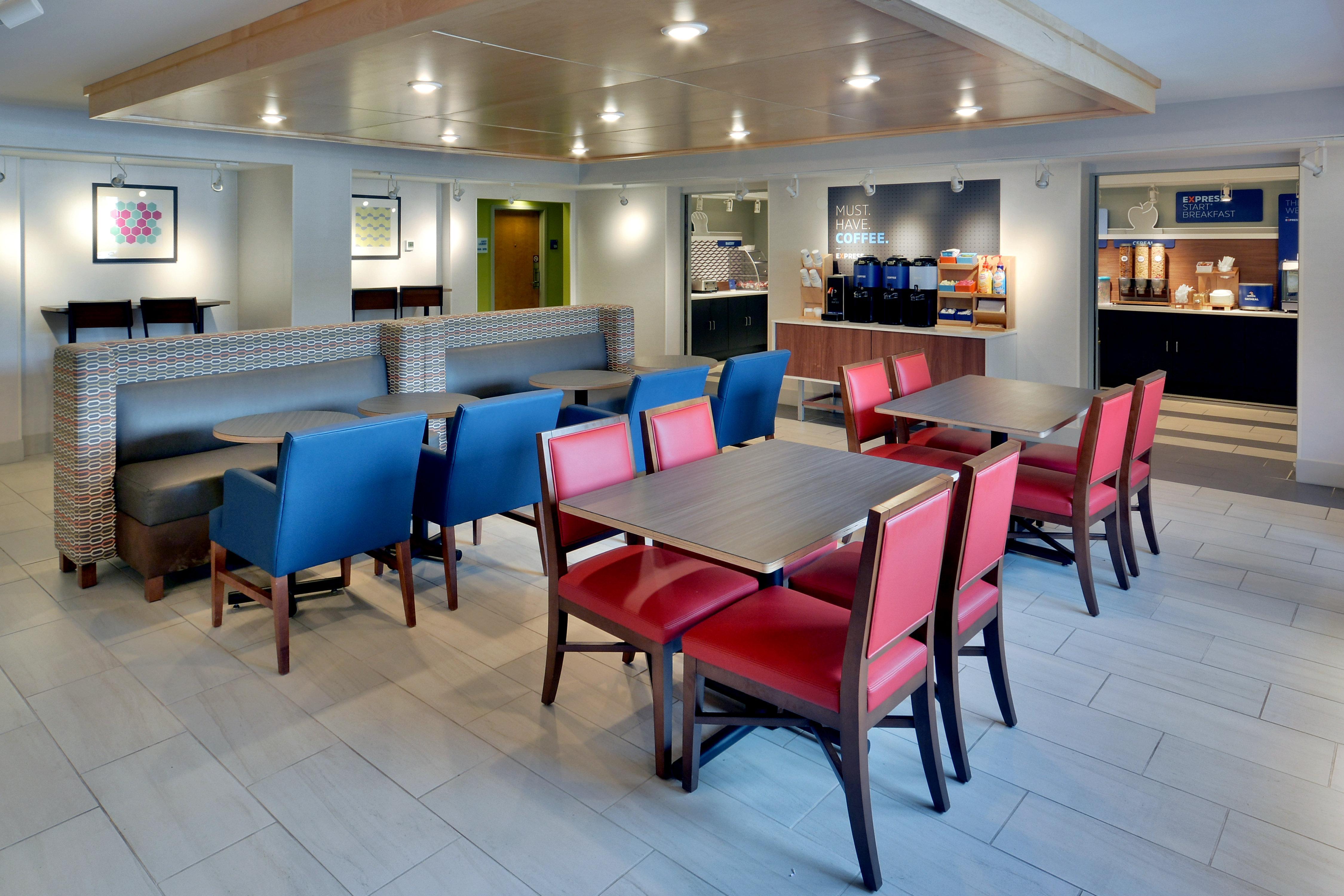 Holiday Inn Express Danville By Ihg Bagian luar foto