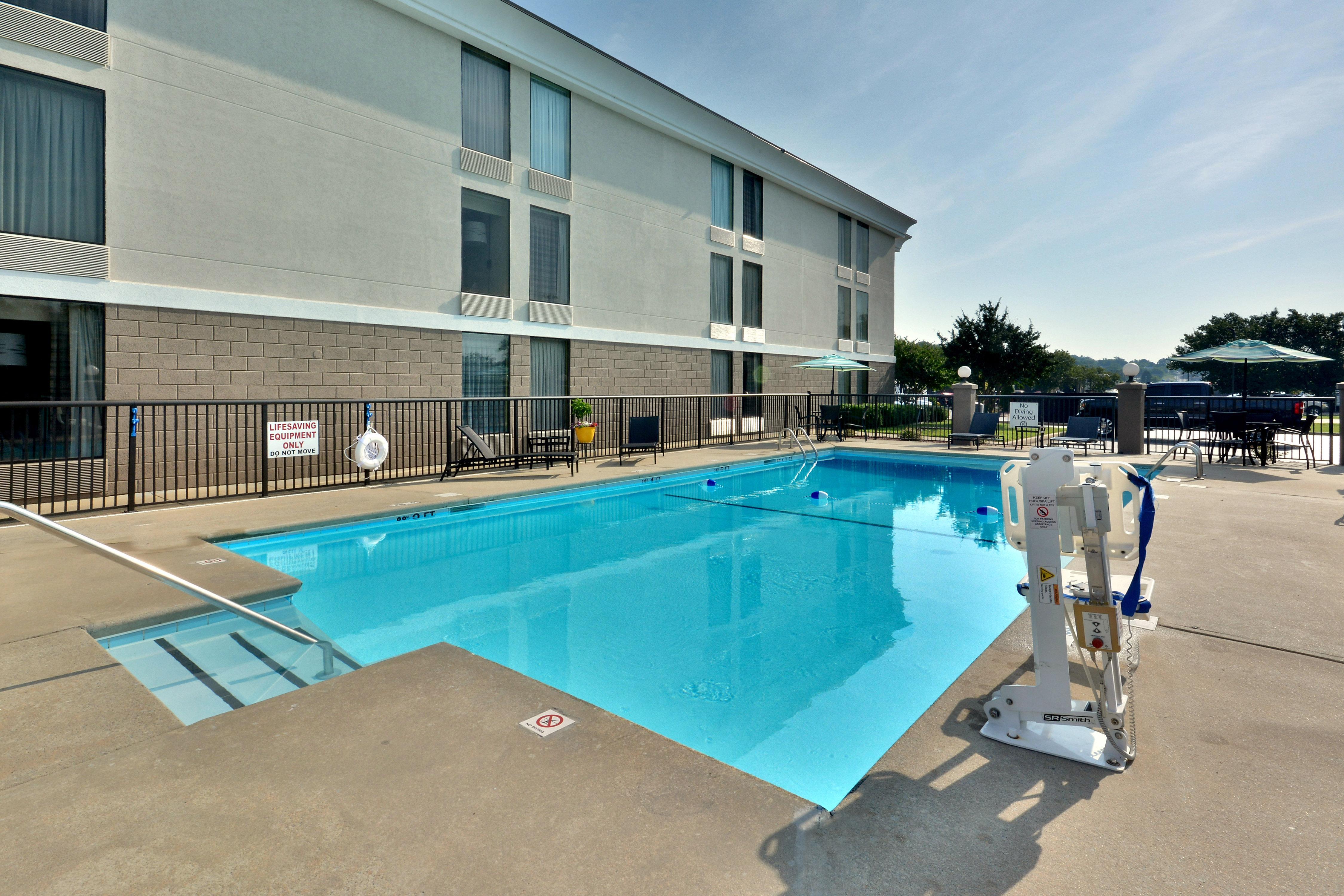 Holiday Inn Express Danville By Ihg Bagian luar foto