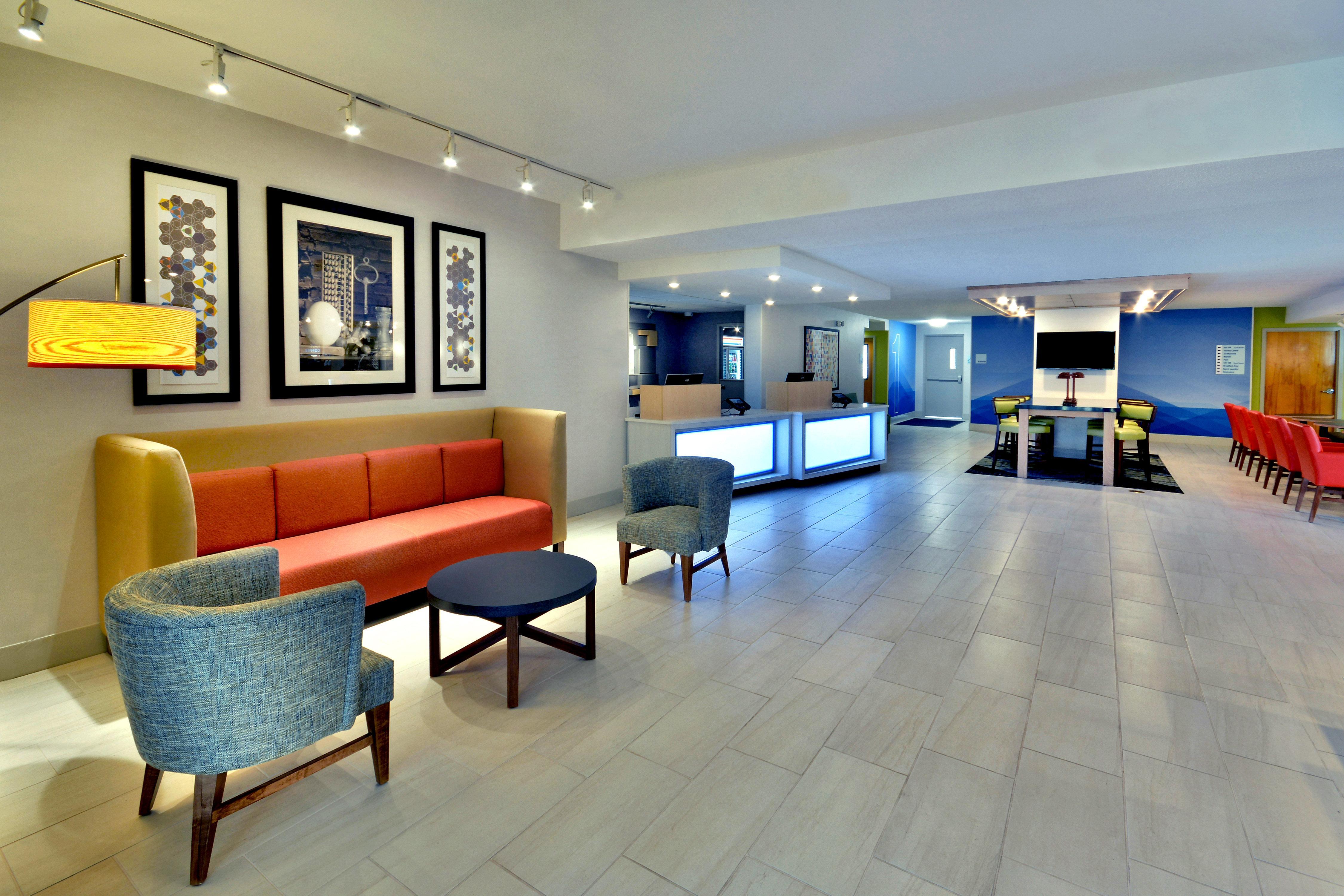 Holiday Inn Express Danville By Ihg Bagian luar foto