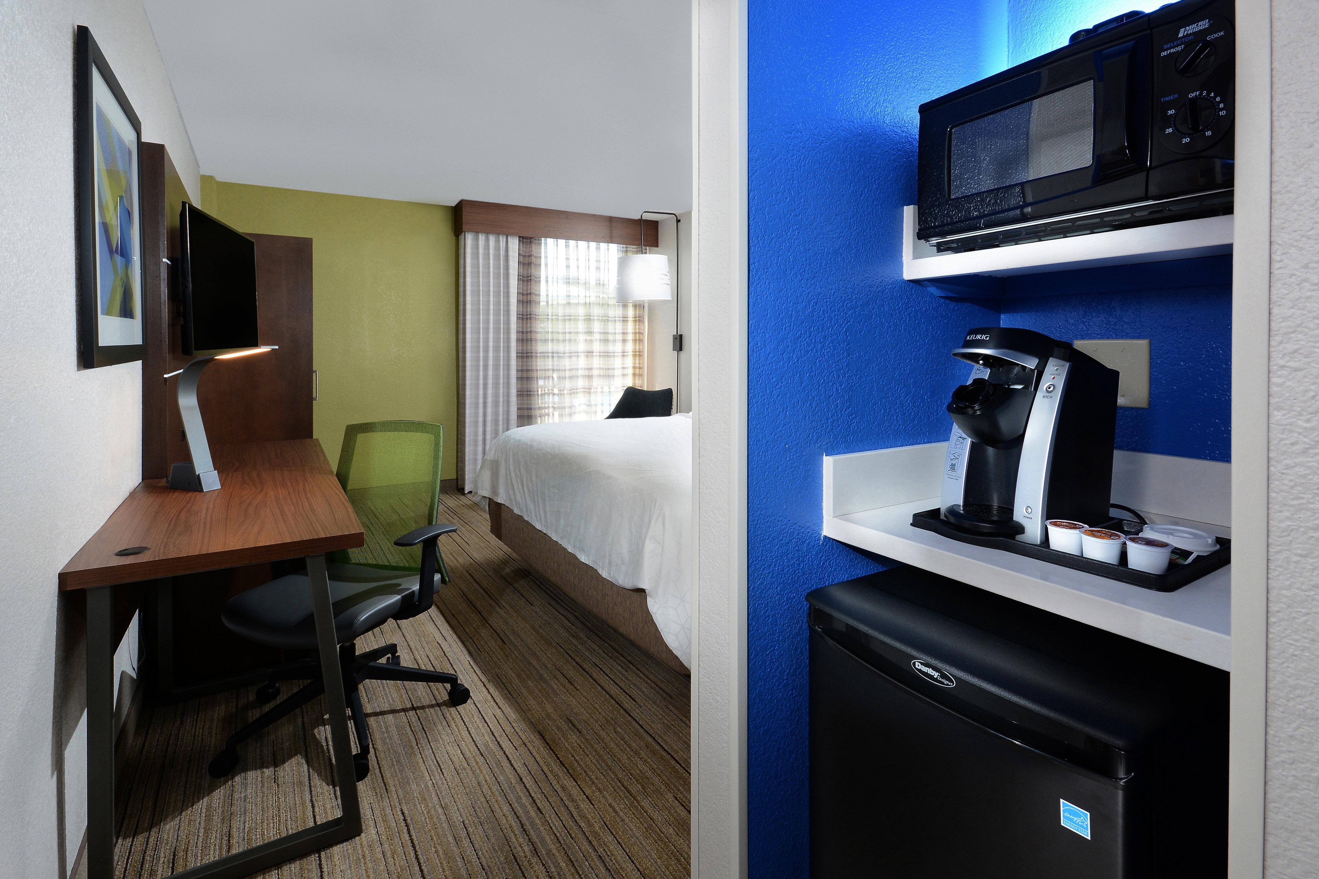 Holiday Inn Express Danville By Ihg Bagian luar foto