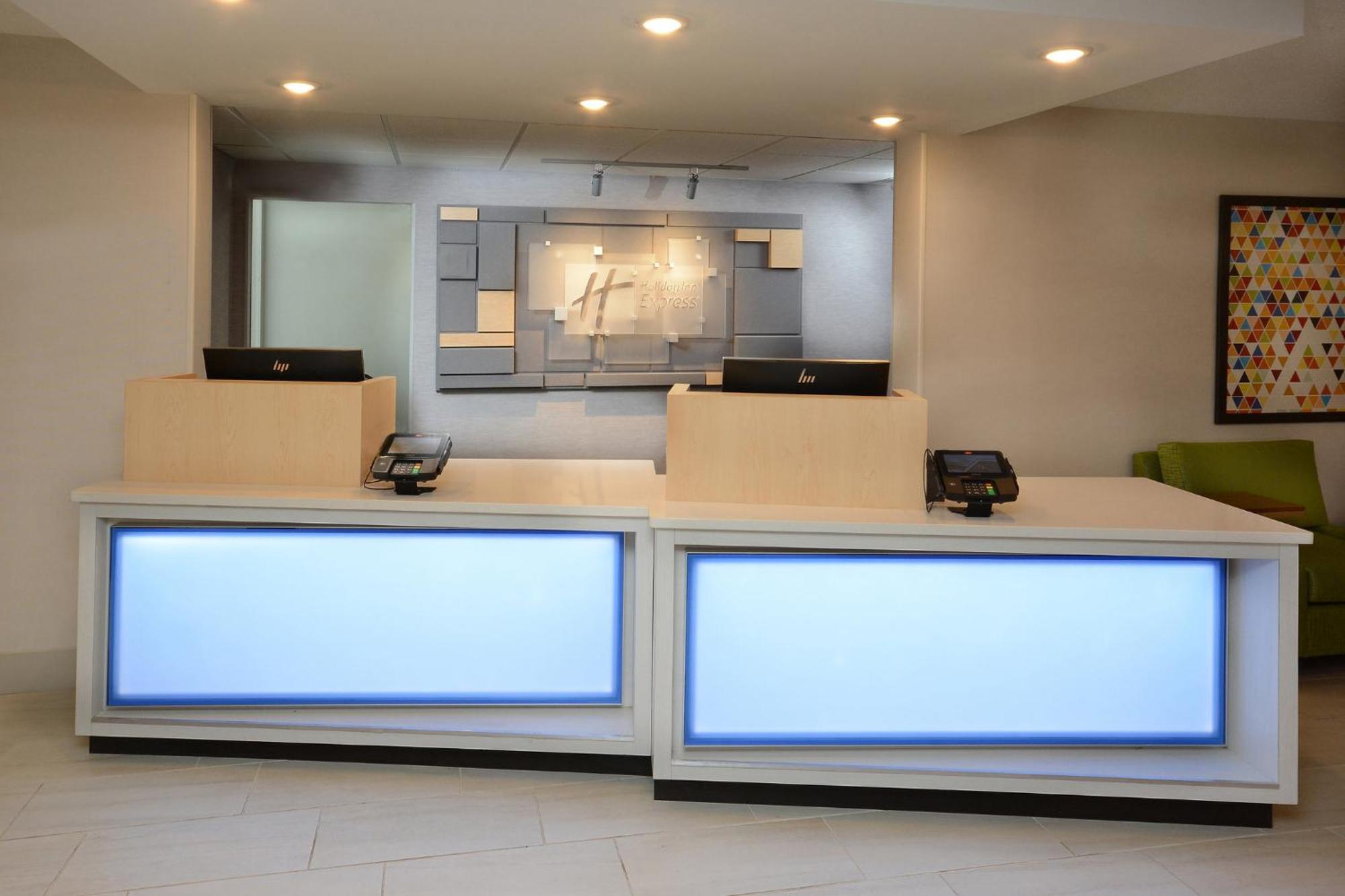 Holiday Inn Express Danville By Ihg Bagian luar foto