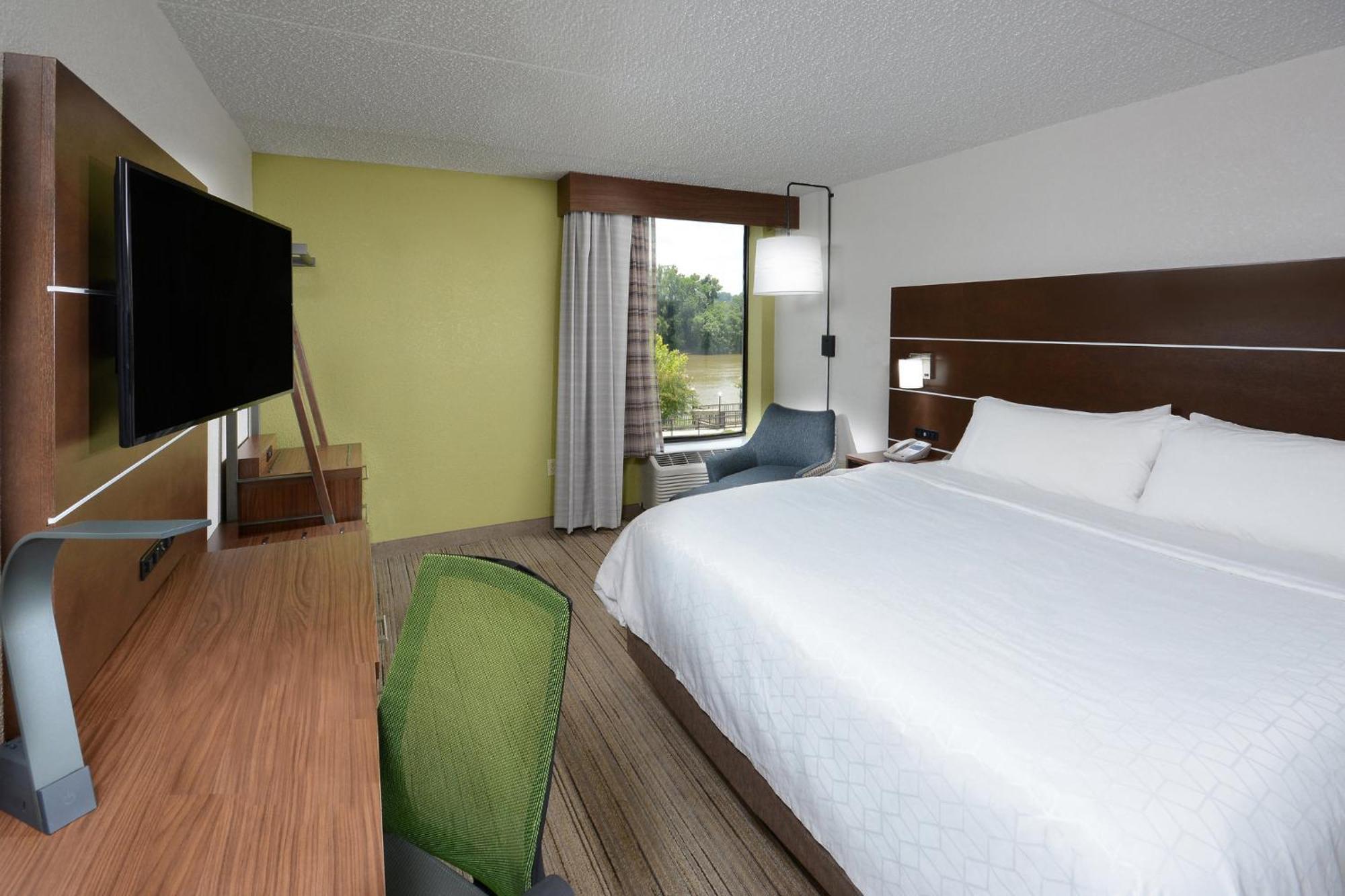 Holiday Inn Express Danville By Ihg Bagian luar foto