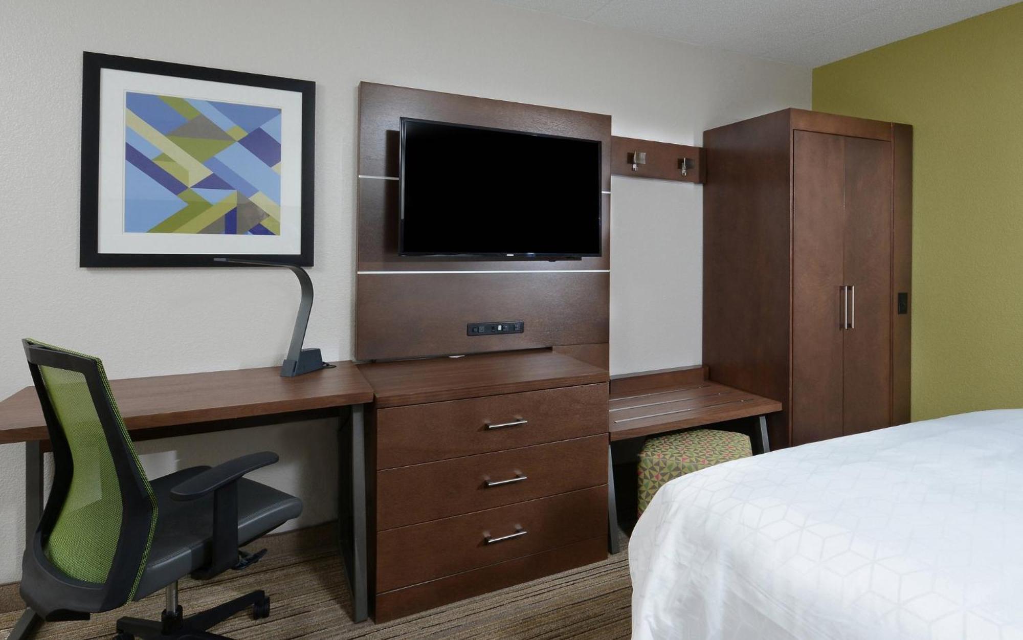 Holiday Inn Express Danville By Ihg Bagian luar foto
