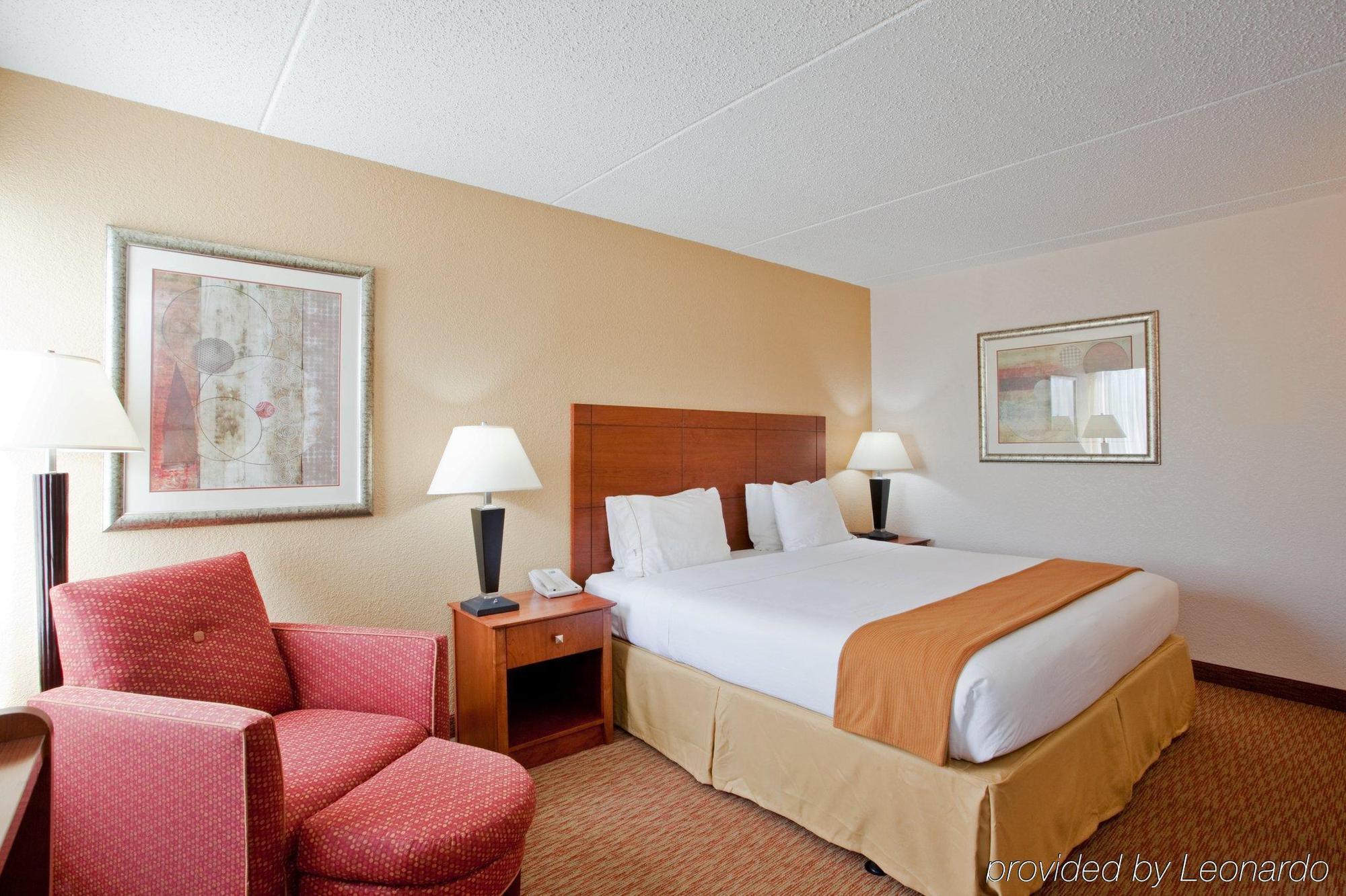 Holiday Inn Express Danville By Ihg Bagian luar foto