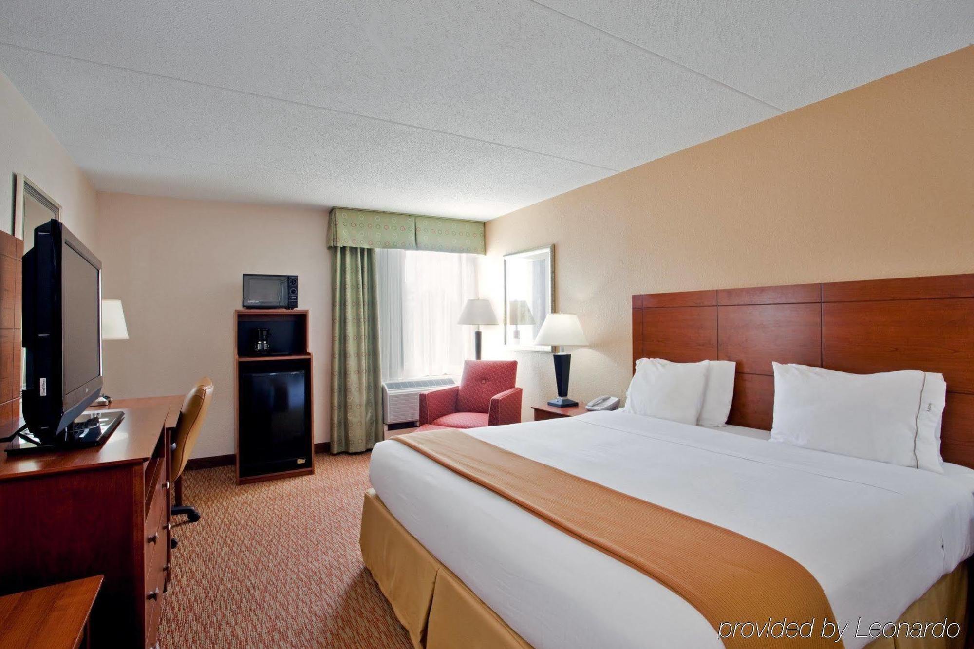 Holiday Inn Express Danville By Ihg Bagian luar foto
