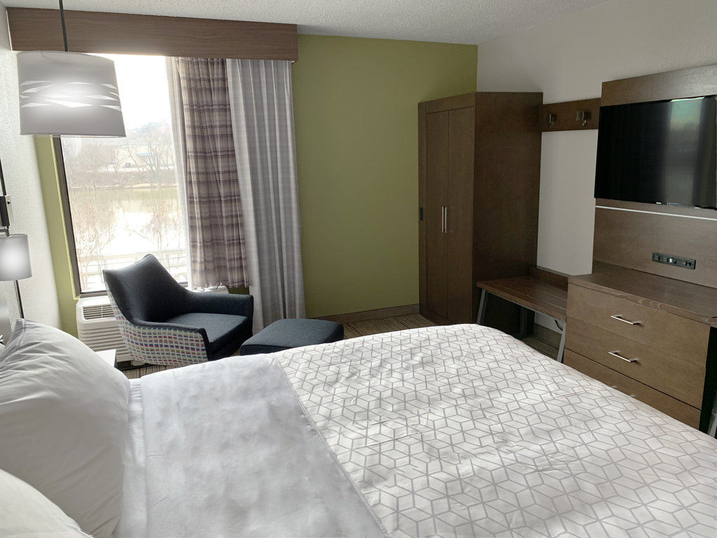 Holiday Inn Express Danville By Ihg Bagian luar foto
