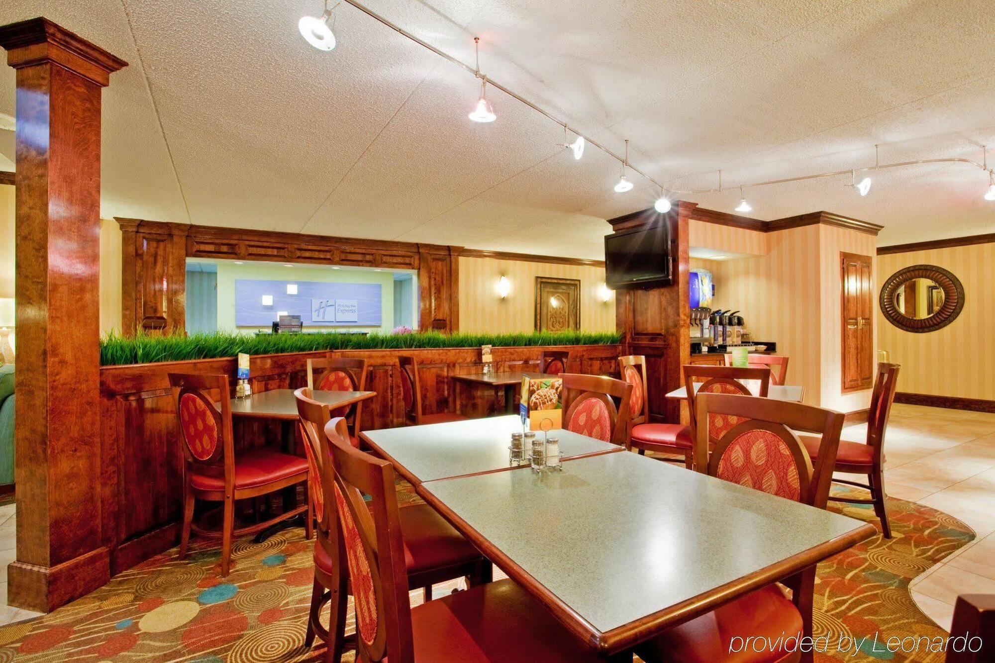 Holiday Inn Express Danville By Ihg Bagian luar foto